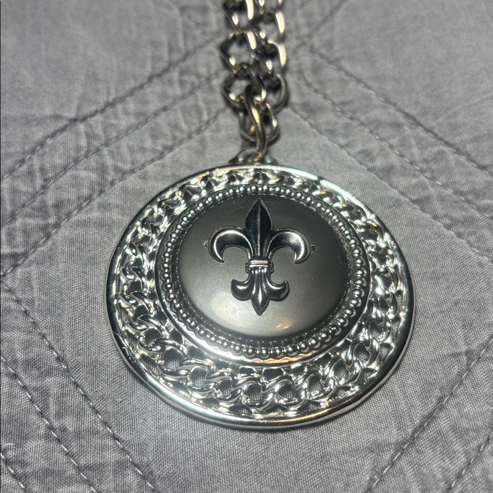 Silver tone Pendant Necklace with Fleur-de-Lis long filigree unique Marti-gras